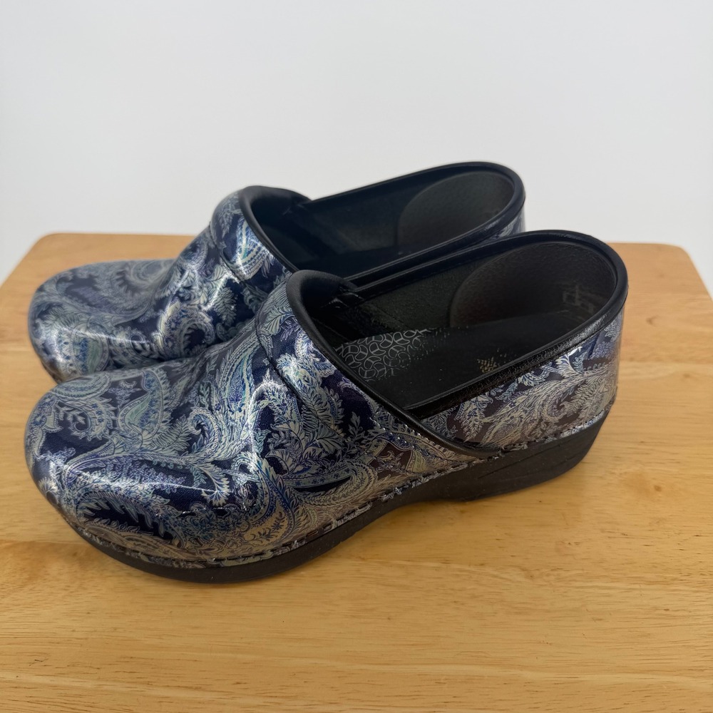 Dansko Professional Clogs Womens 39 Blue Silver Paisley Patent Leather‎ Nursing